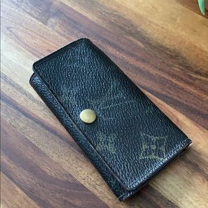Authentic Louis Vuitton vintage key holder